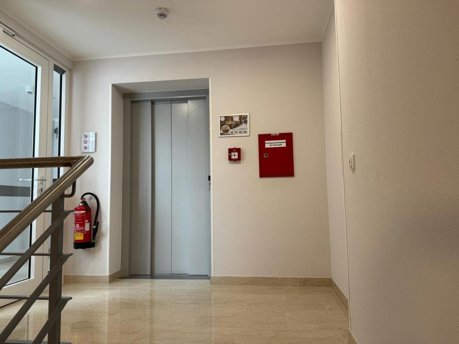 Skyline Hotel City Frankfurt Франкфурт на Майн Екстериор снимка