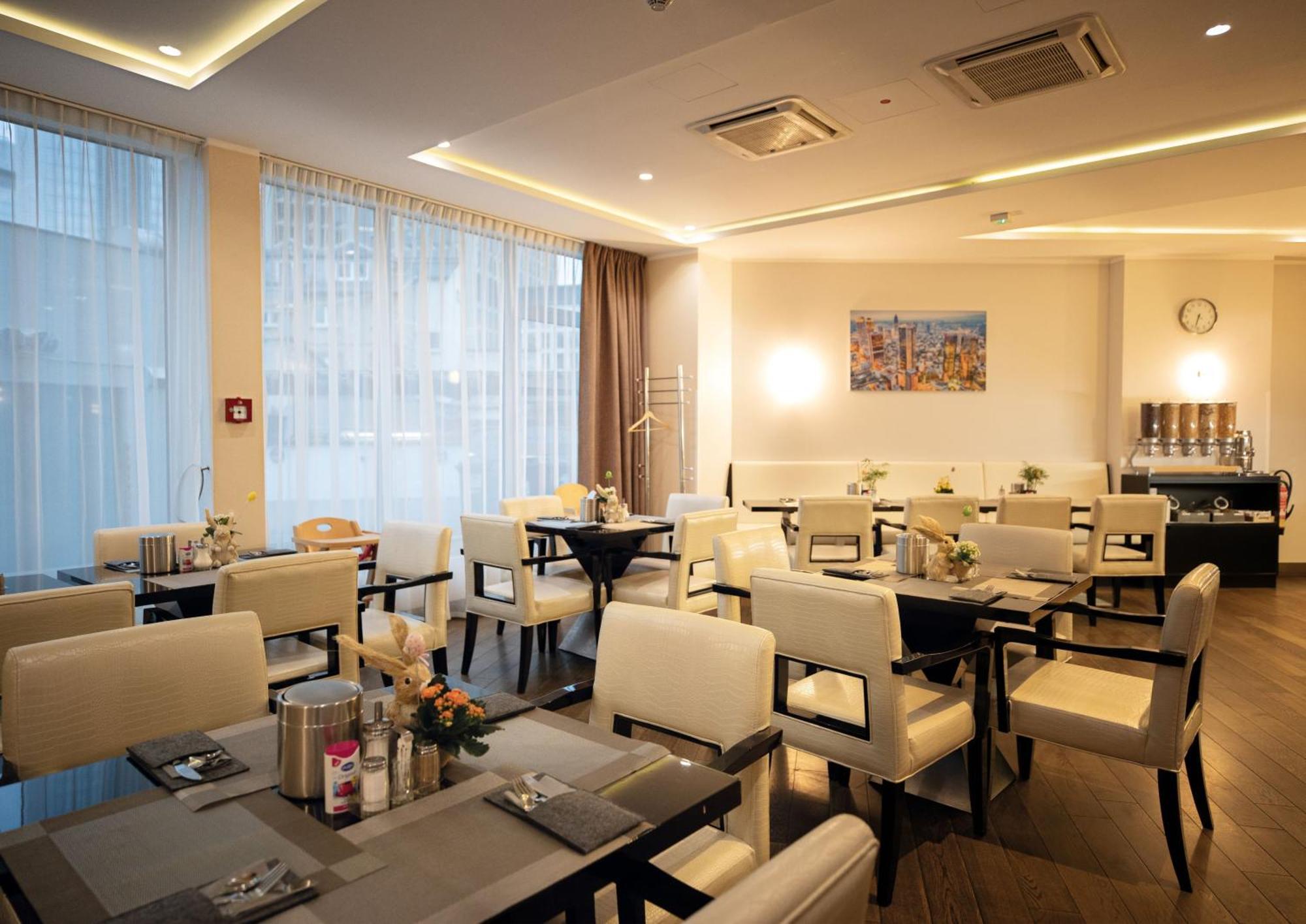 Skyline Hotel City Frankfurt Франкфурт на Майн Екстериор снимка