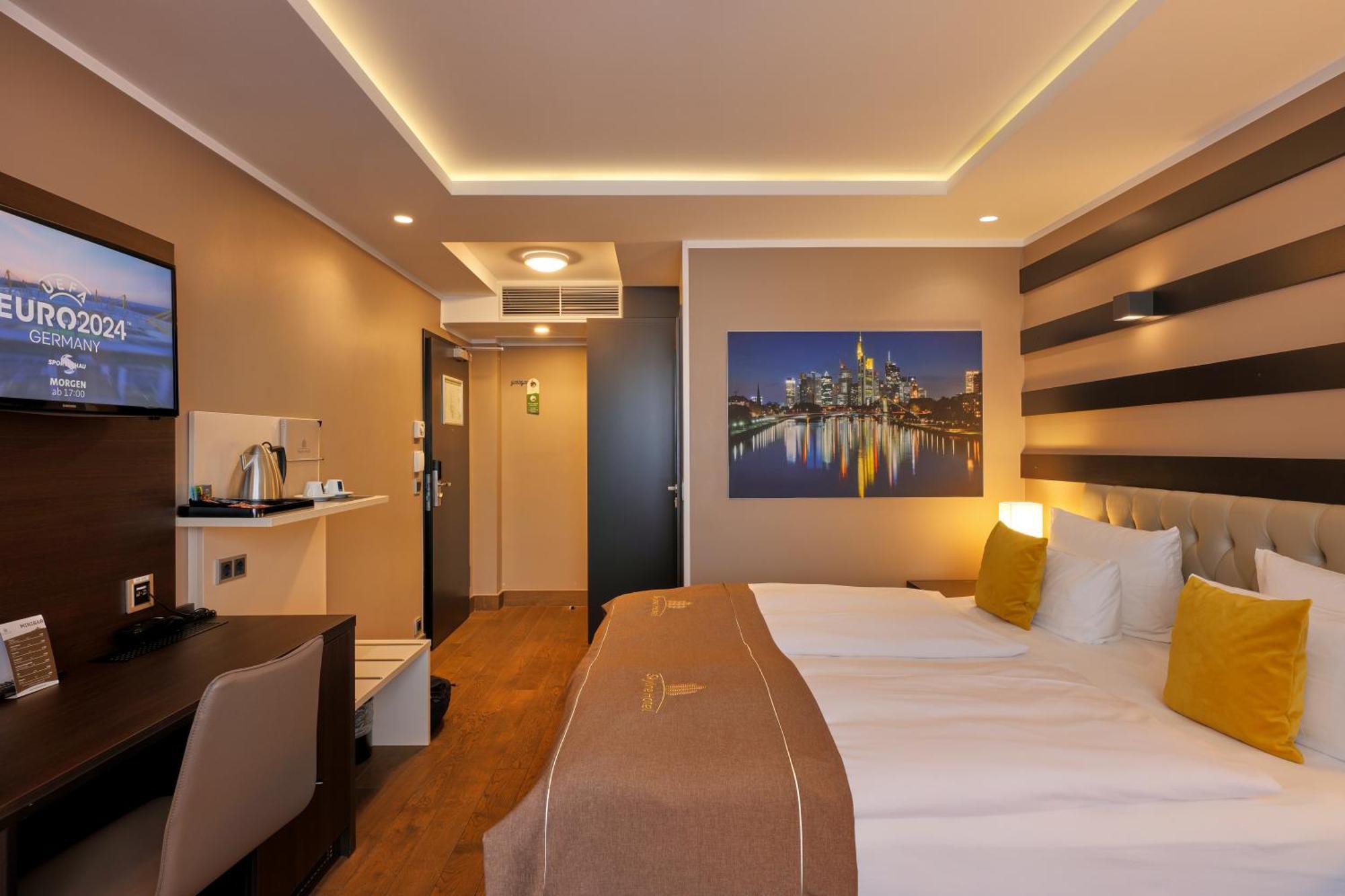 Skyline Hotel City Frankfurt Франкфурт на Майн Екстериор снимка