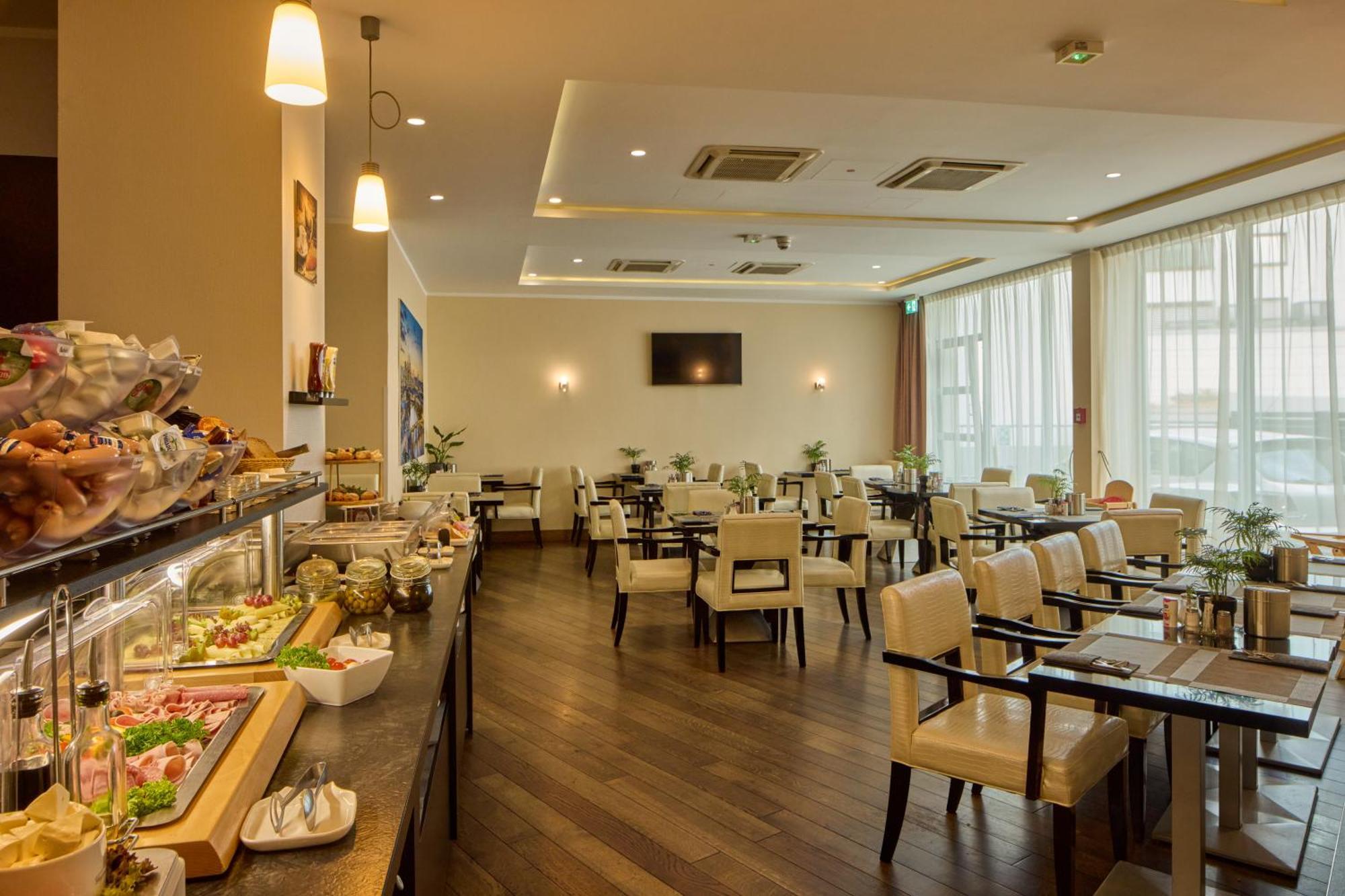 Skyline Hotel City Frankfurt Франкфурт на Майн Екстериор снимка