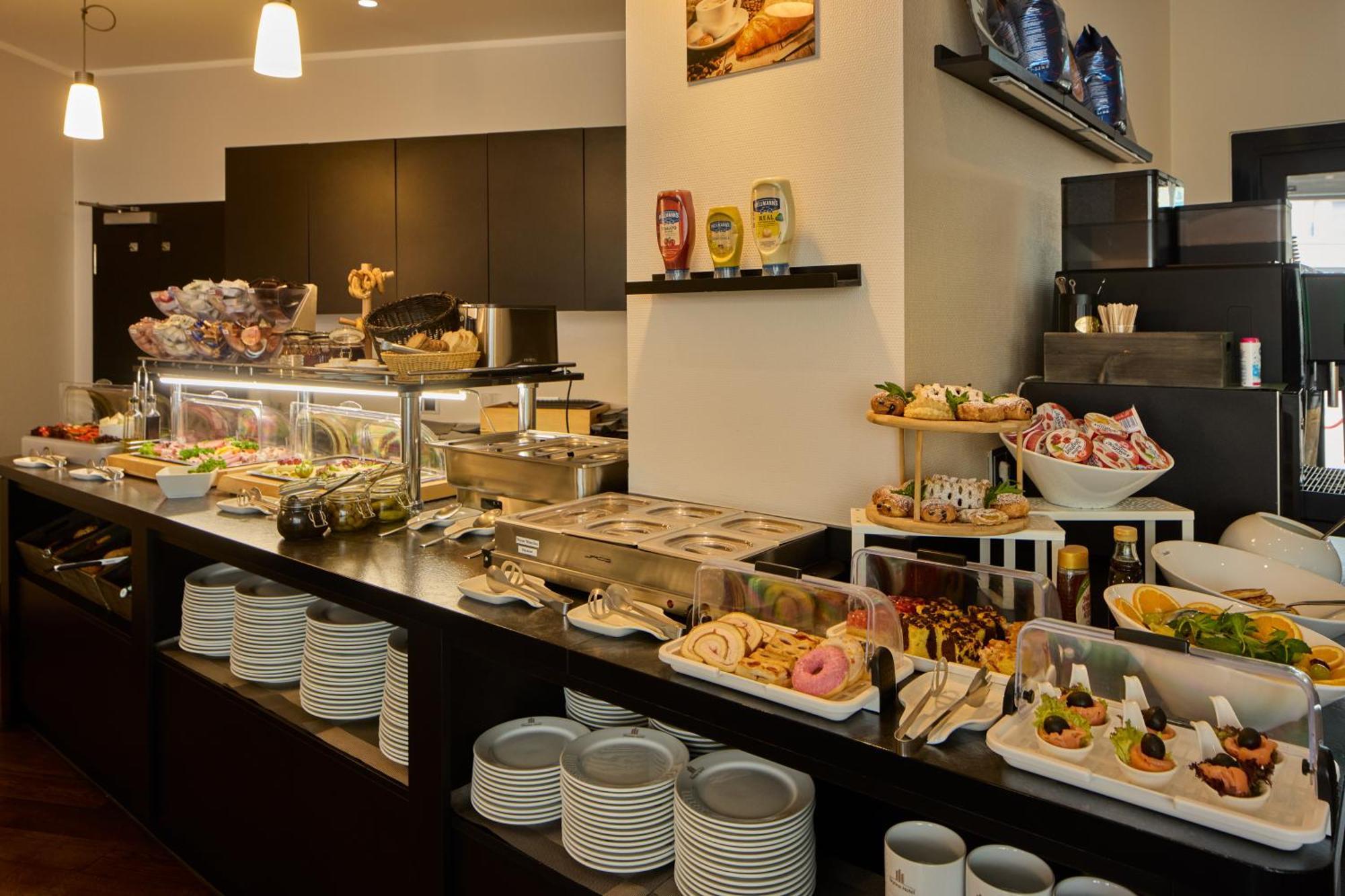Skyline Hotel City Frankfurt Франкфурт на Майн Екстериор снимка